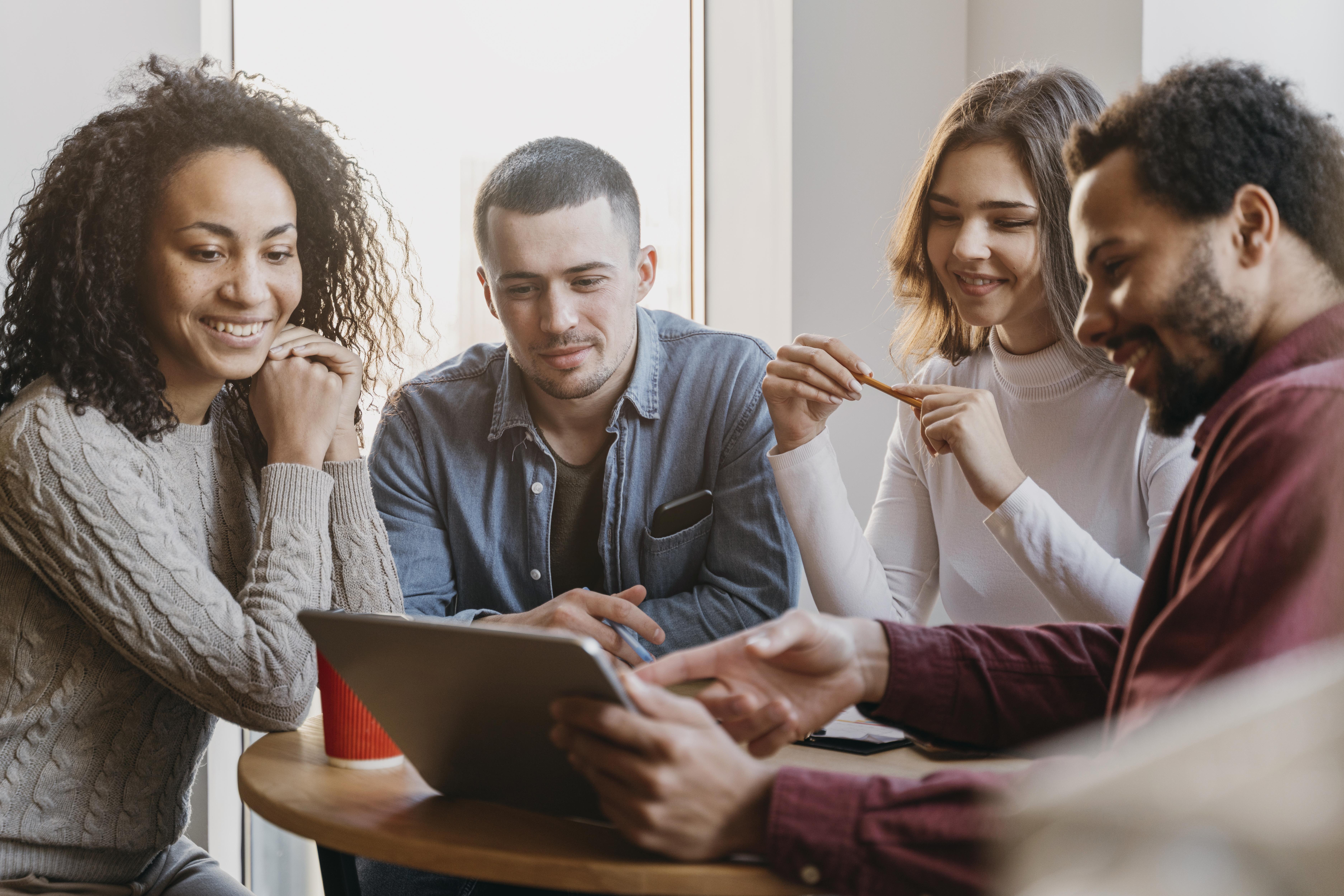Reuniao De Trabalho Em Equipe Com Empresarios